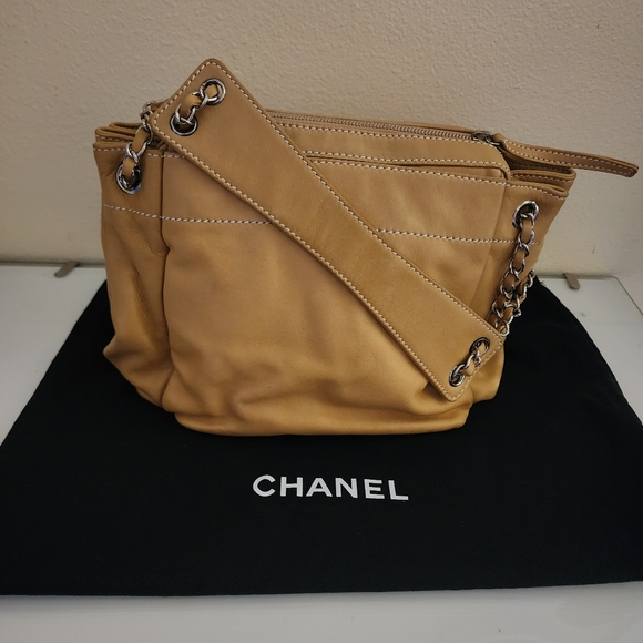 CHANEL Beige Lambskin Leather LAX Accordion Shoulder Bag - Picture 2 of 15